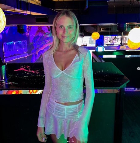 Sarah Lloyd exklusive erwachsene archiv