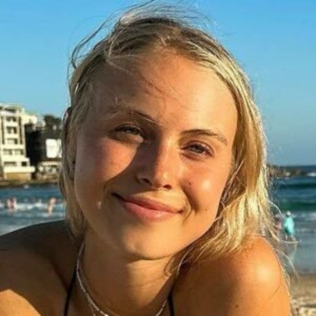 Sarah Lloyd sexy erotische fotos