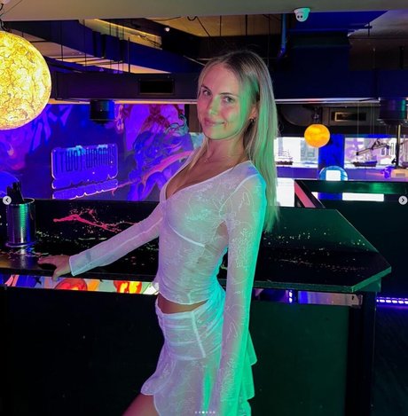 Sarah Lloyd erwachsene heiße galerien