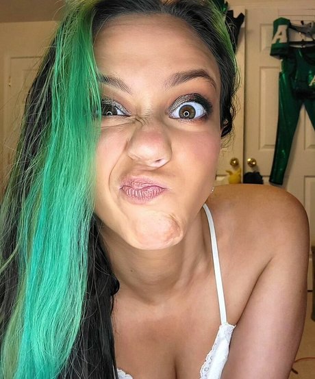 AiricaDemia porno hübsche bild