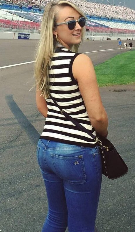 Meghan McCarthy sexy nackten galerie