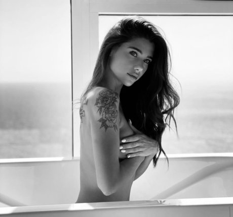 Milana Vino beste nackt fotos