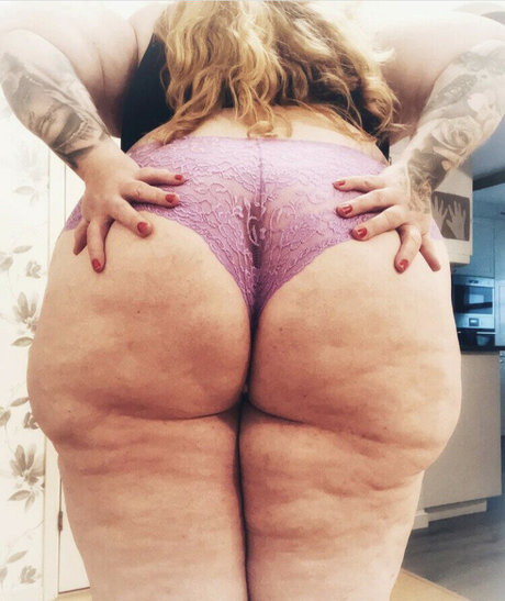 Nikolina Nilzen erotische heiße bild