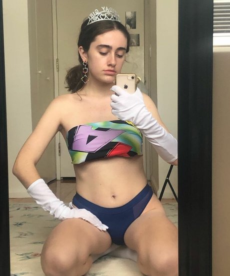 Rachel Sennott top perfekte bild