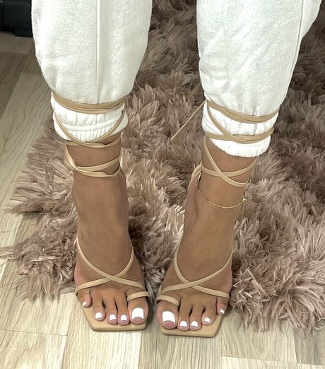 herfeetonfleek_ heiße kunst archiv