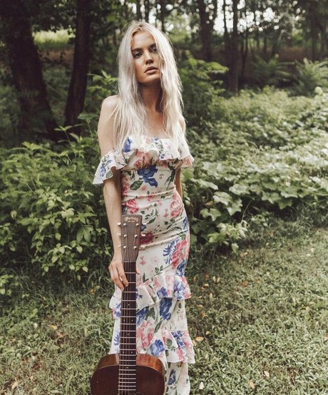 Zandi Holup nackt heiße archiv