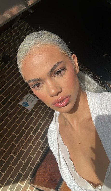 Shelynna model pornographische bild