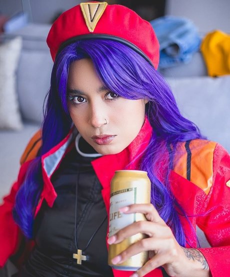 Sailor Gwen model sex bilder