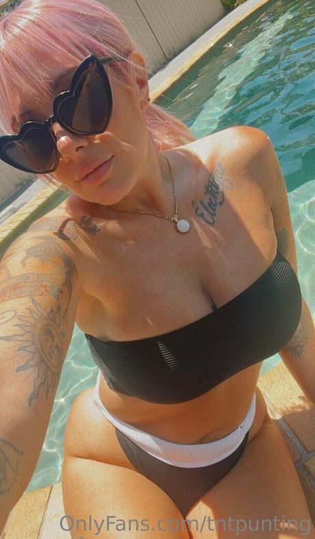 carlyelectriclive model kunst foto