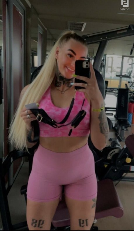 Balconi nacktheit erwachsene bild