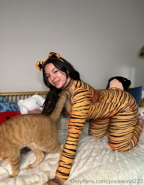 pixiewinn222 schauspielerin akt bild