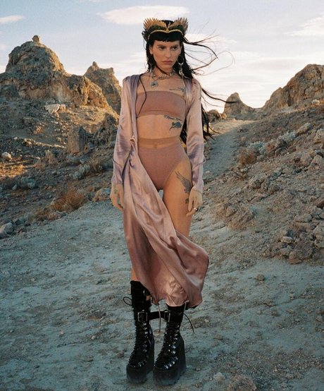 Lilith Czar model top foto