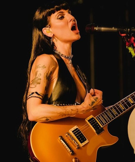 Lilith Czar model erwachsene bild