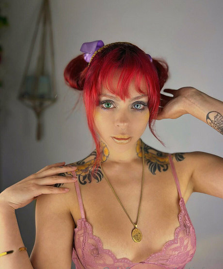 satinfree schauspielerin freie bild