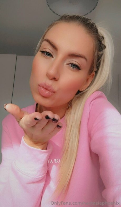 nastasiaphoenix schauspielerin nackten bild