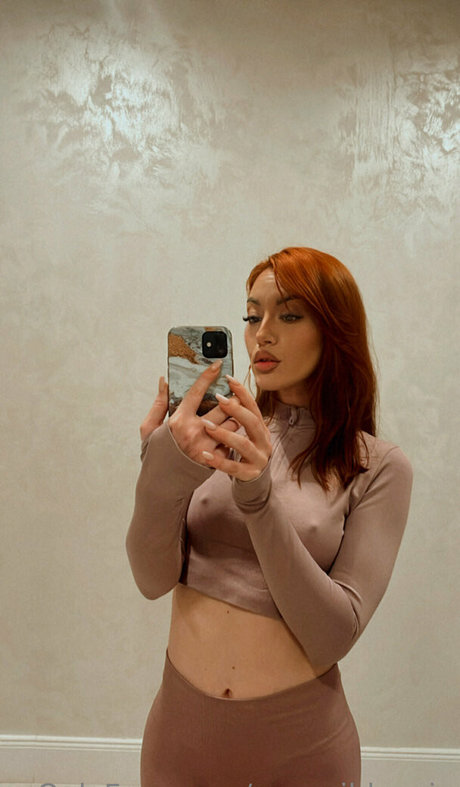 saraawildee kunst heiße galerien