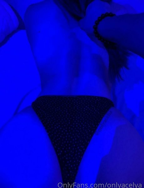 onlyacelya heiße nackt bild