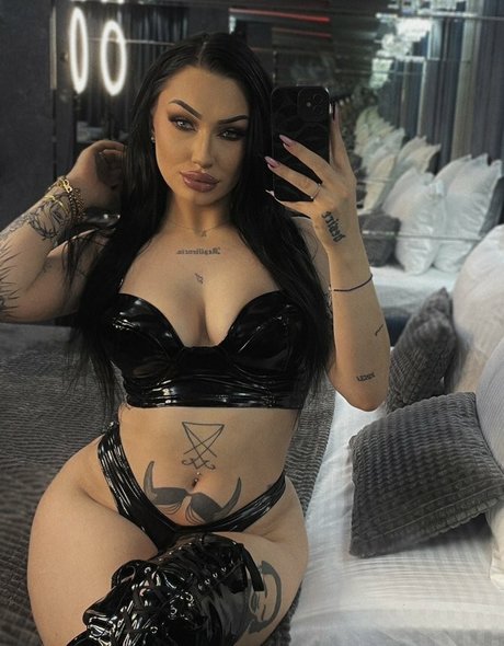 LaReinaMalvadaa schöne porno fotos