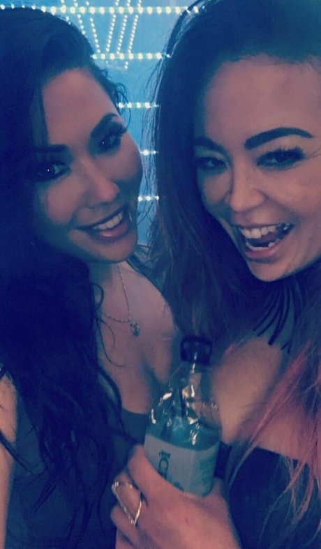 mialelanixxx pornographische pornostar foto