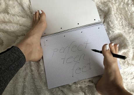 perfectteenfeet model sexy bild