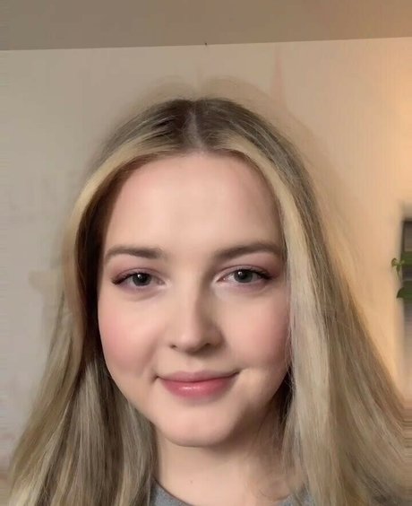 Maya V Henry top porno foto