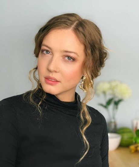 Maya V Henry sexy bild