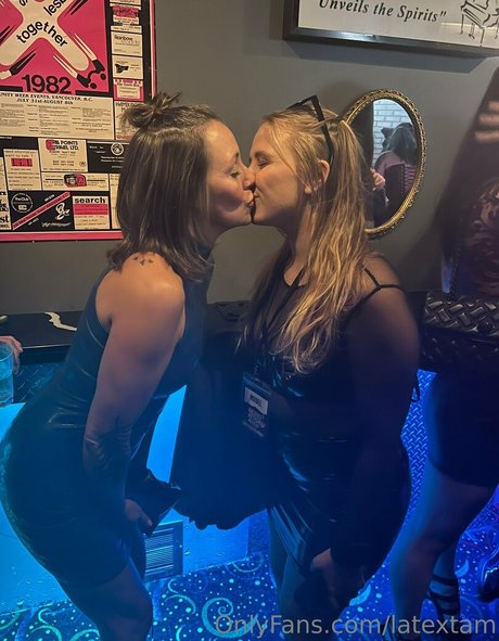 latextam erwachsene nackte archiv