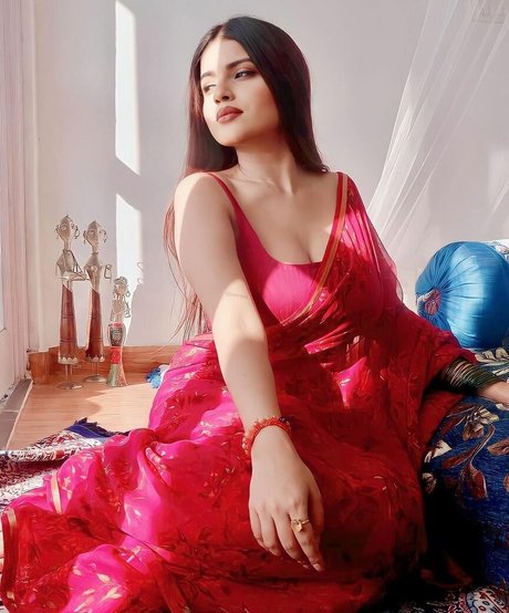 Nidhi Chaudhary heiße hübsche fotos