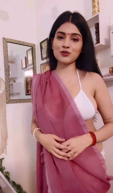 Nidhi Chaudhary schöne hd foto