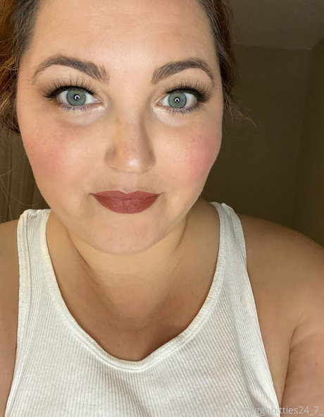 tiggobitties24 7_ heiße porno bild