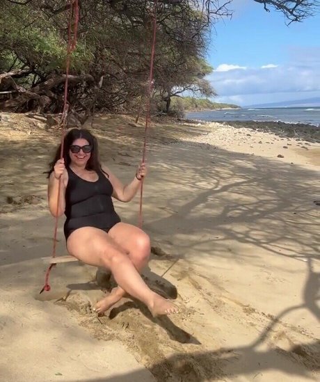 Mayan Lopez model sexy foto