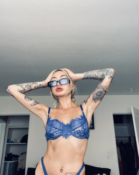 Blondeanime erwachsene kunst foto