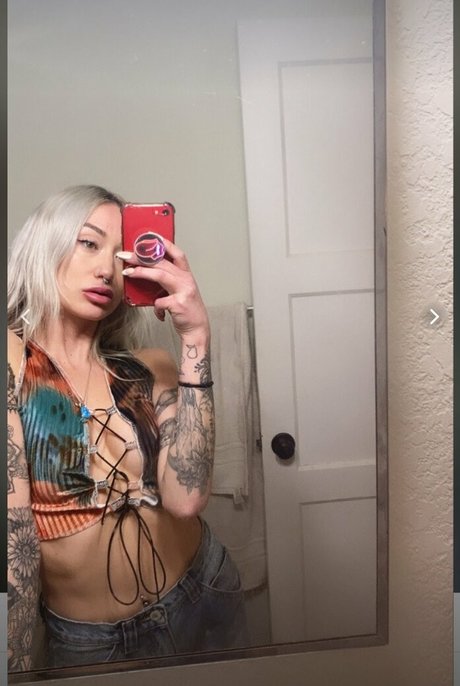 Blondeanime heiße nackte archiv