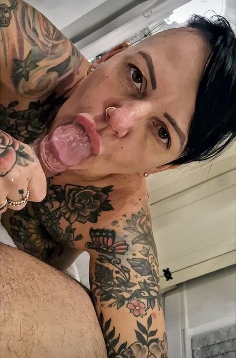 Louise Brereton schöne perfekte bild