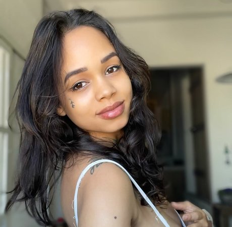 Tauana Muniz schauspielerin nackt foto