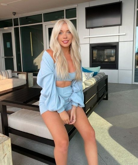 Megan Moroney exklusive sexy bild