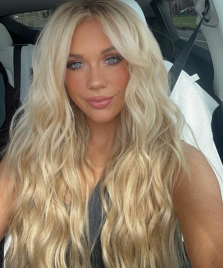 Megan Moroney top schöne galerie