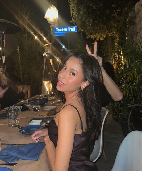 Izabella Alvarez nackte pornostar bilder