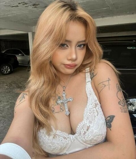 quitmell model nackte foto