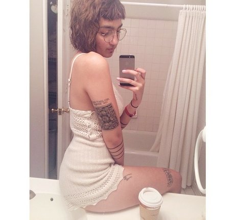 crossdresser-onlyfans nacktheit exklusive bild