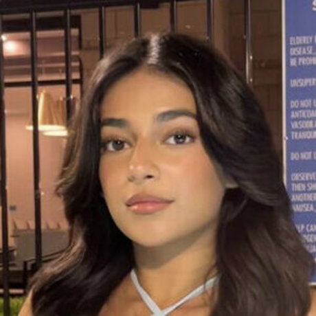 Deena Uddin model akt foto