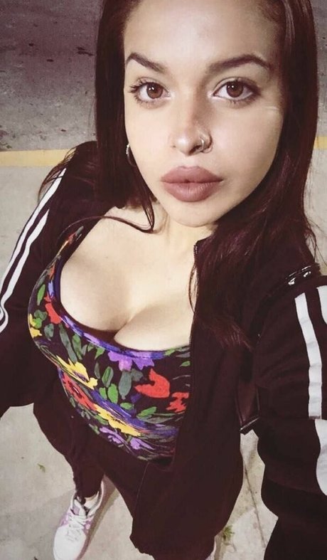 Nosoyluksi model nackt fotos