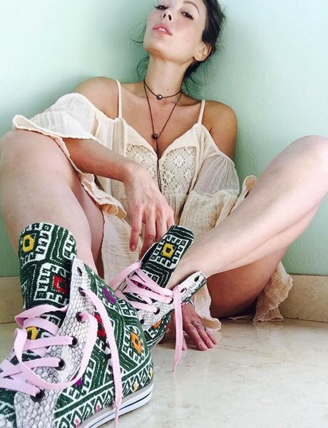 Lindsay Price nacktheit erotische bilder