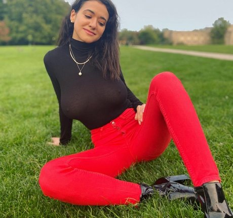 Elizabeth Danu model top foto