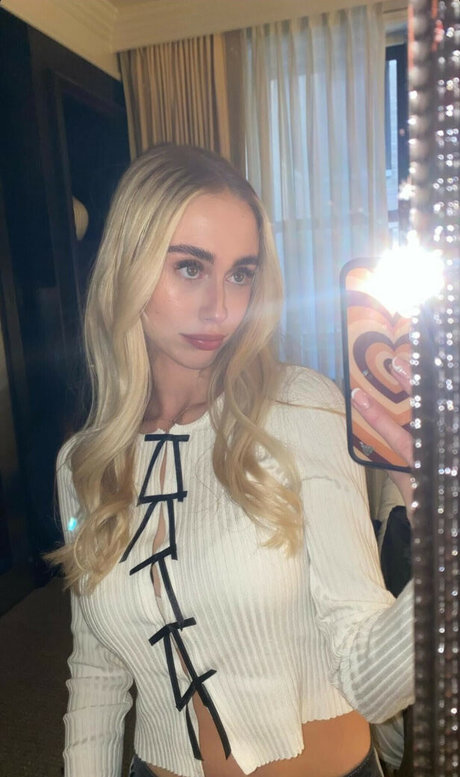 Jacboi y2k erwachsene kunst archiv