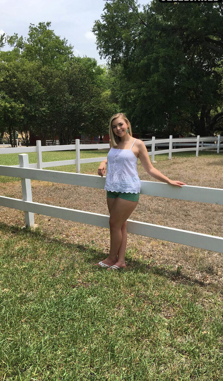 Adrianna Gavazzi schauspielerin sexy galerie