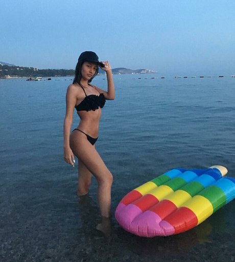 Tea Divljak nackt hübsche foto