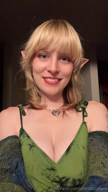 ShirtlessJesus model pornographische archiv