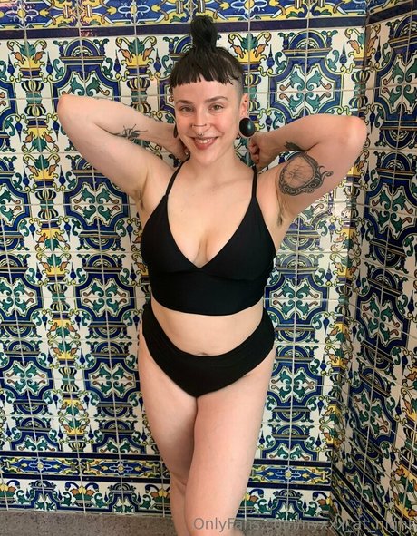 nyxxx at night schauspielerin nette bilder