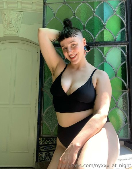 nyxxx at night model perfekte fotos